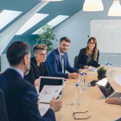 米兰·(milan)执行落地